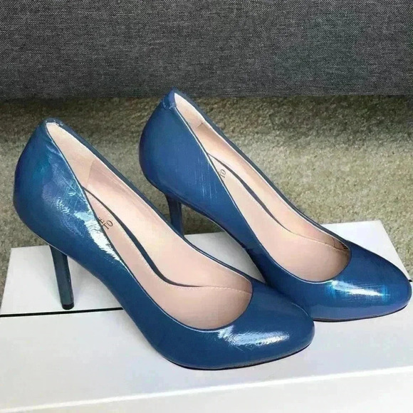 Vince Camuto Shoes - Vince Camuto Caelyn Patent Leather Pump SZ5M/35
